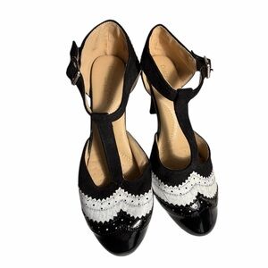 Chase & Chloe Vintage Inspired T Strap Black and White Women's Shoes Sz 8